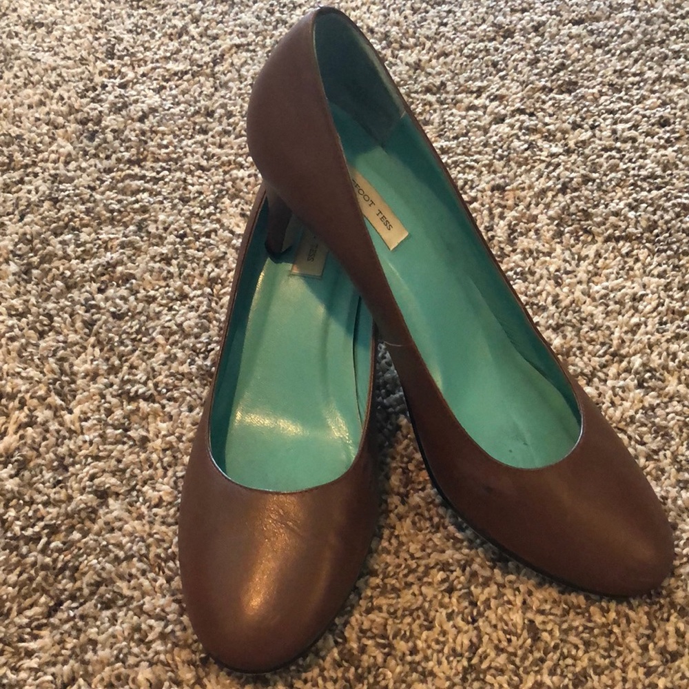 12M Brown Leather Round Toe Heels, Barefoot Tess